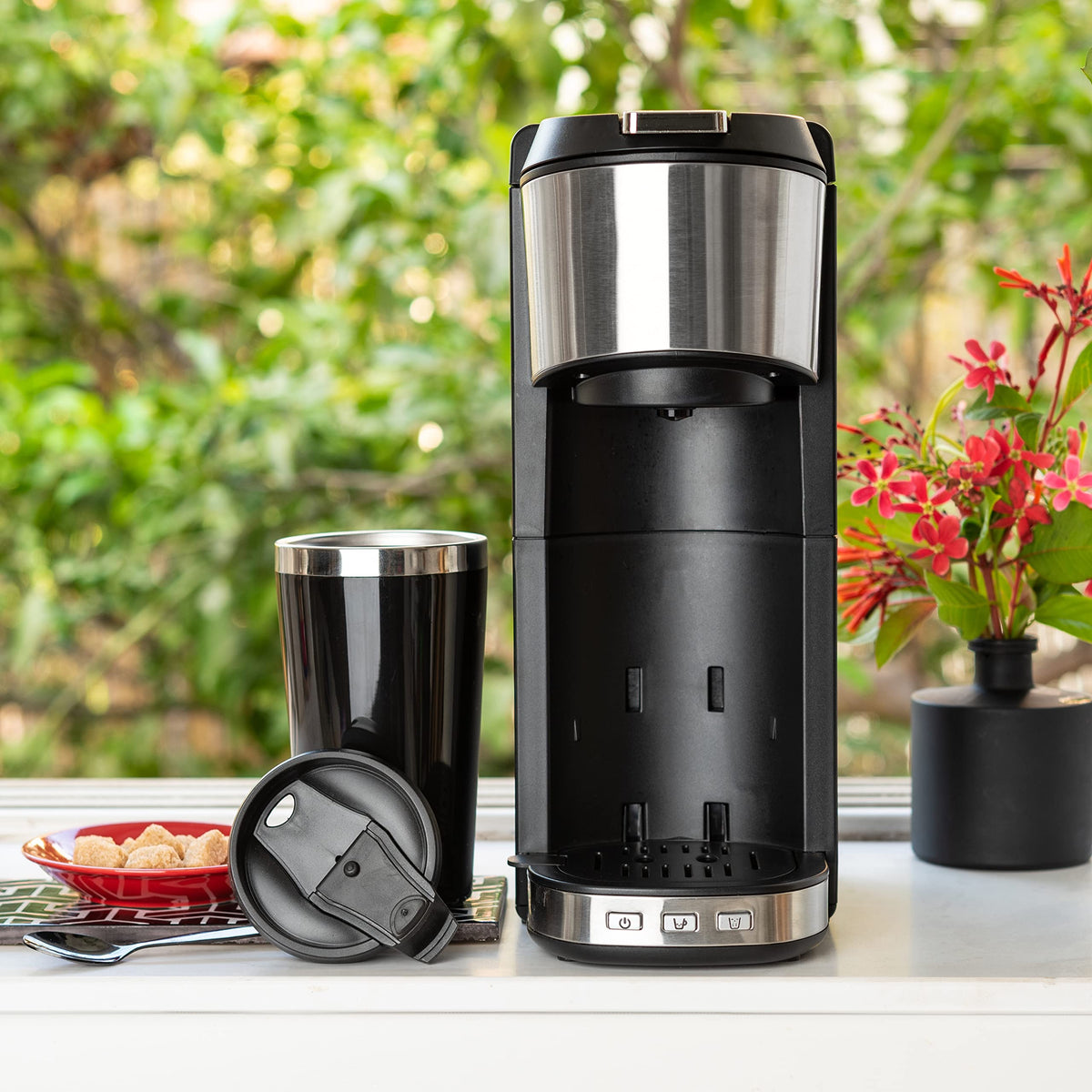 Single Serve Coffee Maker with 14oz Travel Mug C930